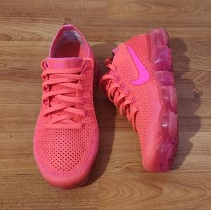 Woman’s Nike Air VaporMax Flyknit Hyper Punch / Pink size 7.5. Without box.